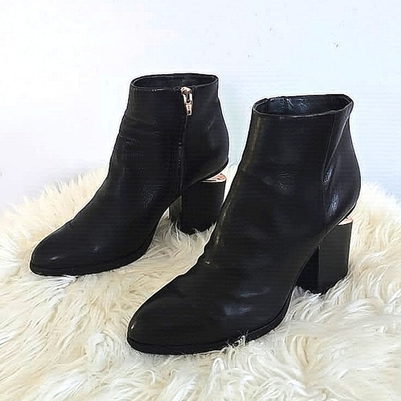 Alexander Wang Gabi Black Leather Ankle Boot Size 8.5 or 39🌴 - Picture 2 of 10
